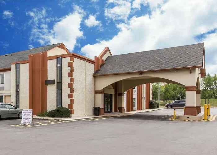 Econo Lodge At Six Flags
