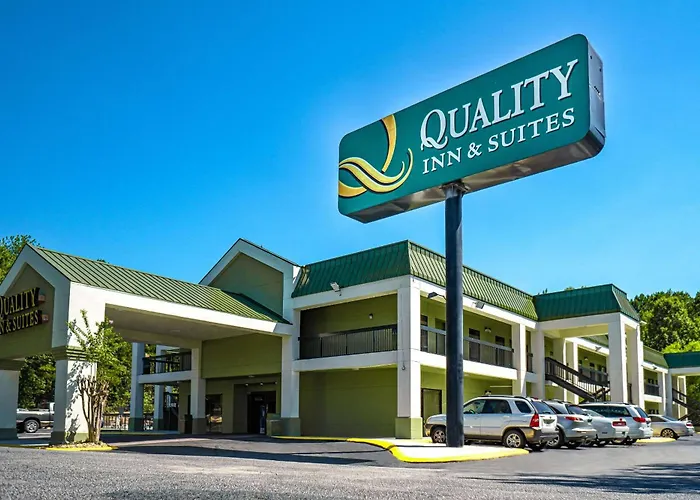 Quality Inn & Suites Near Six Flags - Austell